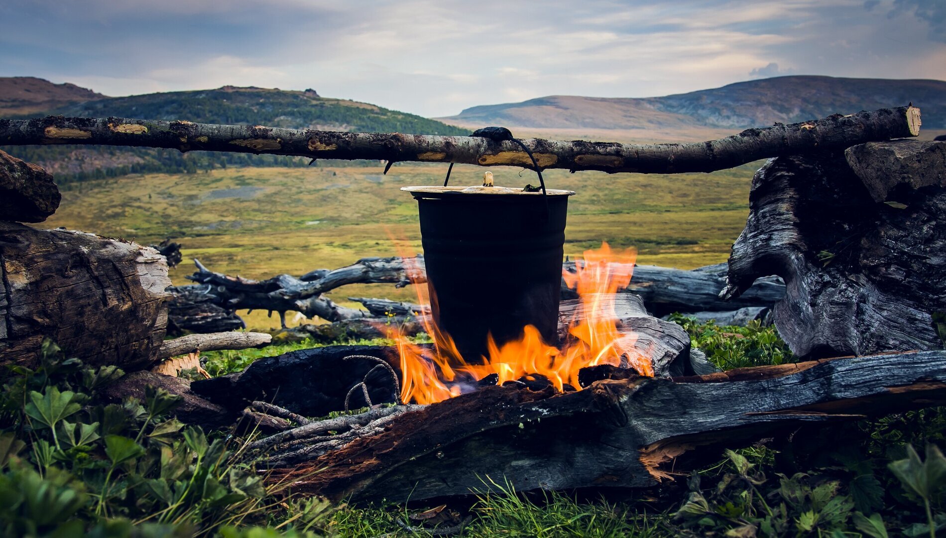 pot-on-fire-to-prepare-food-2021-08-26-15-33-07-utc.jpg